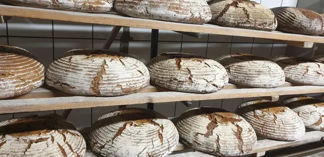 Eine Spezialität ist das Lehmofenbrot. | Foto: Josef Messirek