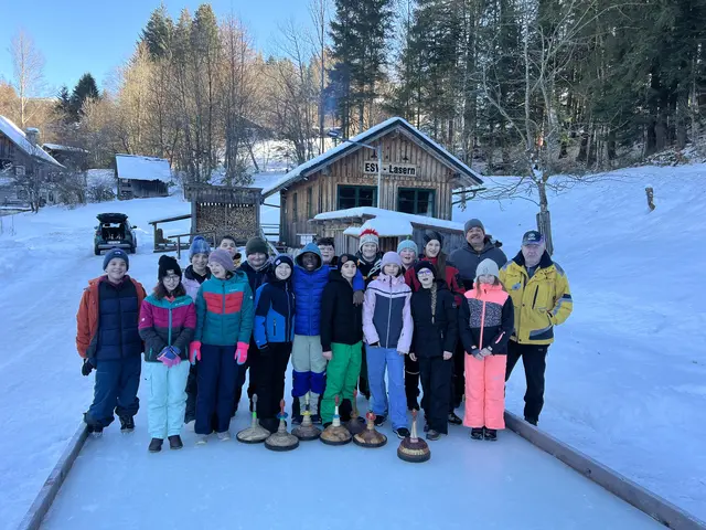 Die Begeisterung der Schülerinnen und Schüler war während der gesamten Woche deutlich spürbar – auch das Eisstockschießen machte viel Spaß. | Foto: digiMS 2 Bad Goisern