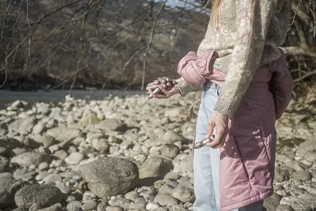 Entlang des Zillerufers wurden kürzlich zahlreiche, leere Sahnekapseln aufgefunden. Jugendlichen verwenden sie als Partydroge.  | Foto: privat