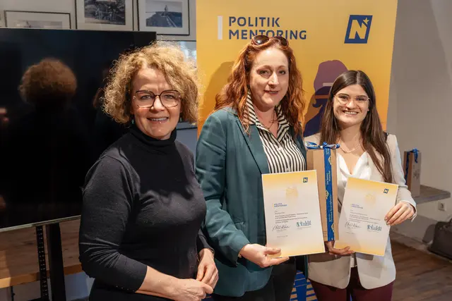 Frauen-Landesrätin Christiane Teschl-Hofmeister, Mentee Michaela Stix (Weinburg), Mentorin Anna-Maria Membir (Obergrafendorf). | Foto: Katharina Gruber
