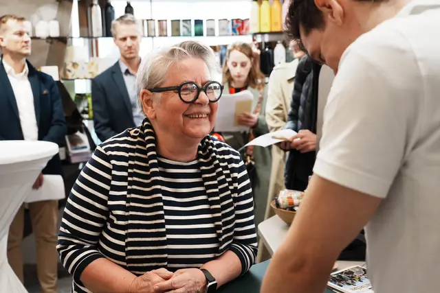 Eine Patientin hat das neue Angebot von "ApoDoc" in der Marienapotheke in Mariahilf gleich genutzt.  | Foto: Kaja Jerabek/MeinBezirk