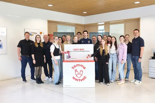 Die Schüler des Möbelkollegs an der HTL1 realisierten die Boxen für das Projekt des Samariterbundes gemeinsam mit ihren Lehrkräften. | Foto: Reischl