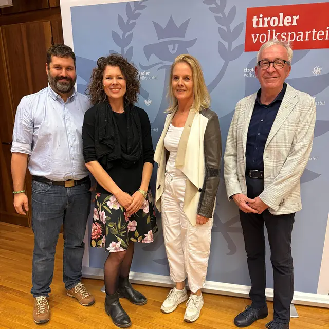 Die Referentin mit Johannes Schönherr, Doris Sailer und Bgm. Herbert Mayer. | Foto: Volkspartei