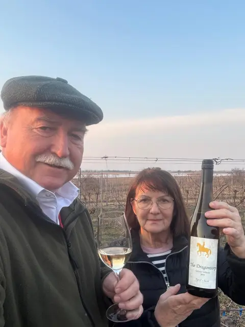Winzer Willi Opitz und seine Frau Maria gaben ihre Expertise in den hohen Norden weiter.  | Foto: Willi Opitz