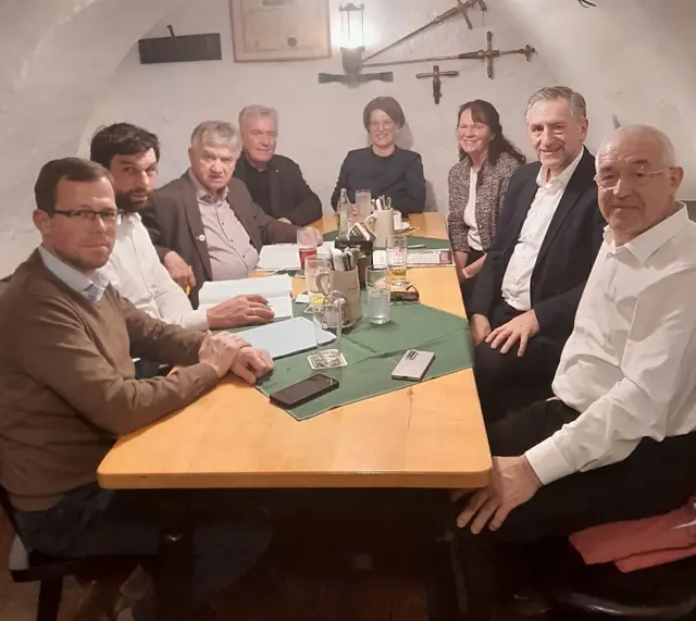 Von links: Gülleforscher Bernhard Tafelmeier-Marin, Paul Pree, Organisationsreferent Johann Großpötzl, Bundes- und Landesobmann Karl Keplinger, Bundesbäuerin-Stv. Ilse Feldbauer, Gattin von Günther Felßner, Bayerischer Bauernverbandspräsident Günther Felßner und UBV-Landesobmann NÖ Herbert Hochwallner. | Foto: UBV