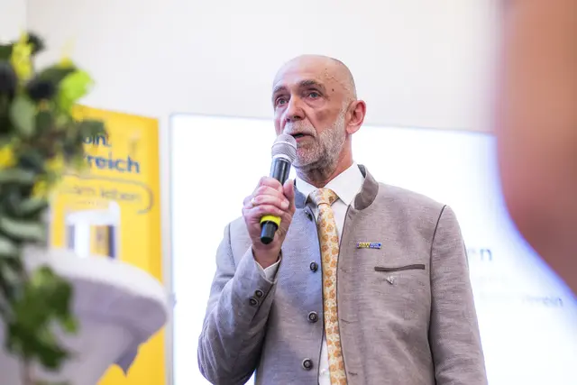 Bürgermeister Josef Schaden freut sich über den Bevölkerungszuwachs in Schweiggers: Dort gibt es derzeit mehr Geburten als Sterbefälle. | Foto: Daniela Matejeschek