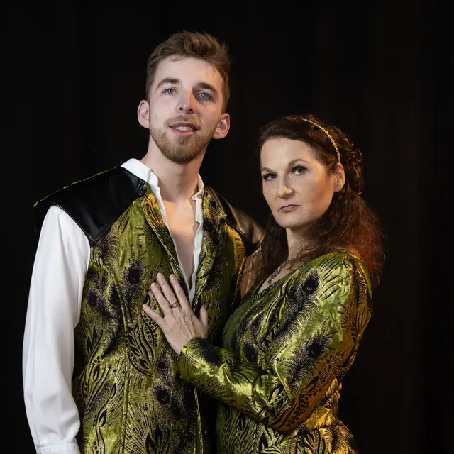 Paul Müller als Buhlschaft und Michaela Mikesch als Frau Jedermann. | Foto: Michael Welz