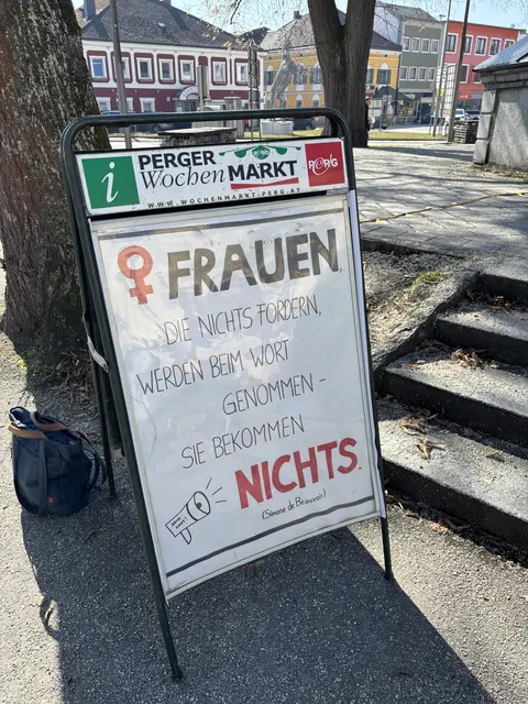 Das Motto des 1. Speakers' Corner ging auf die französische Feministin, Philosophin und Schriftstellerin Simone de Beauvoir (1908 – 1986) zurück. | Foto: MeinBezirk Perg/Köck