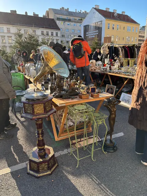 Ein Teil des Bauernmarkts zieht temporär zum Flohmarkt. | Foto: Pia Rotter/MeinBezirk