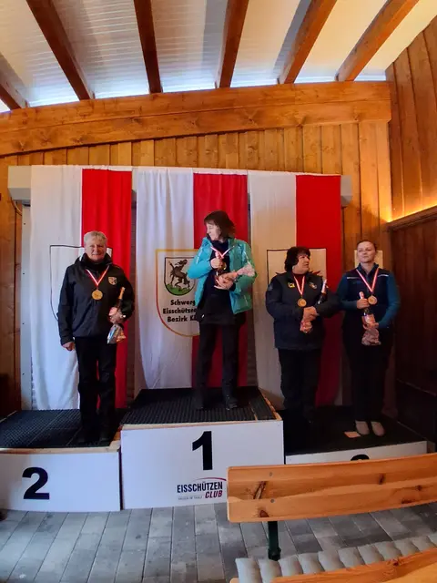 Das war sie die Bezirks Einzelmeisterschaft 2026 der Damen 2. Brigitte Müller, 1. Gertraud Adelsberger, 3. Maria Tschiltsch, 3. Michaela Straßer.