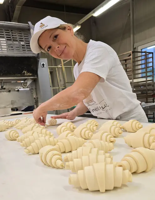 Handwerkliches Geschick erfordert die Herstellung von Croissants. | Foto: Josef Messirek