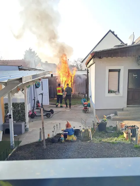 uch ein Übergreifen des Brandes auf die Gartenhütte bzw. das Haus konnte verhindert werden.  | Foto: Freiwillige Feuerwehr Parndorf