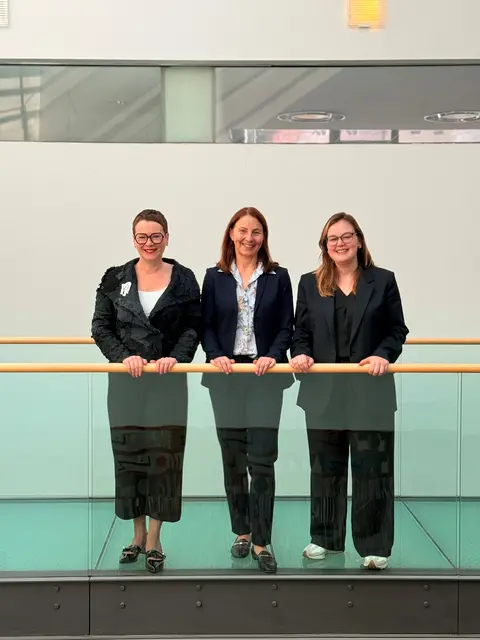 v. l.: Frauenstadträtin Eva Schobesberger, Personaldirektorin Brigitta Schmidsberger und Personalreferentin Vizebürgermeisterin Merima Zukan.

 | Foto: Magistrat Linz/privat