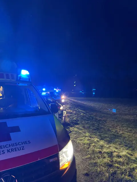 Drei verletzte Personen mussten in Krankenhäuser gebracht werden. | Foto: Rotes Kreuz Stmk./F. Angerer