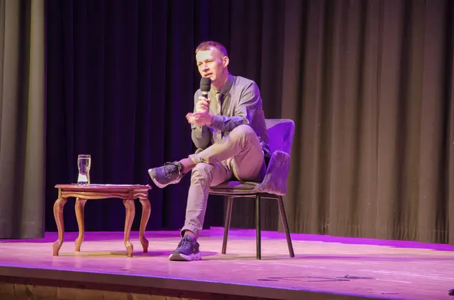 Pointenreich und wortwitzig - Niko Nagl gastierte in Kirchberg in Tirol