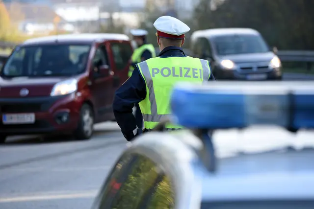 Es wurde eine Verkehrsschwerpunktkontrolle gegen Alkohol und Drogen am Steuer durchgeführt. (Symbolfoto) | Foto: stock.adobe.com/at/Spitzi-Foto 