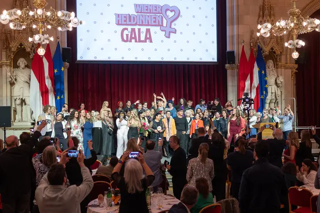 58 Frauen aus allen Bezirken wurden auf der großen "Wiener Heldinnen"-Gala im Festsaal des Rathauses vor den Vorhang geholt und geehrt. | Foto: René Brunhölzl