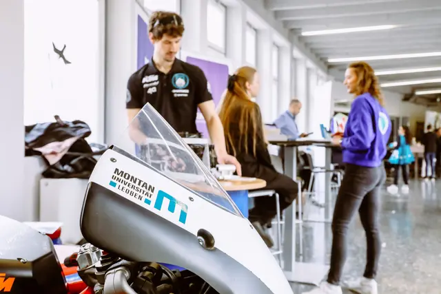 Die Teconomy 2026 die größte Karrieremesse der Universität, bot auch in diesem Jahr eine erstklassige Plattform für den Austausch zwischen der nächsten Generation an Fachkräften und der Wirtschaft.
 | Foto: Armin Russold