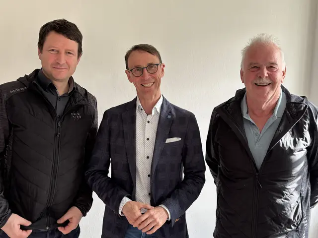 TVB-Geschäftsführer Ronald Petrini, Bürgermeister Günter Salchner und TVB-Obmann Hermann Ruepp freuen sich über den Erfolg von Reutte on Ice. | Foto: TVB Reutte