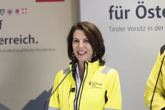 Landeshauptfrau Karoline Edtstadler im Rahmen der Pressekonferenz zur bundeländerübergreifenden Katastrophenschutzübung in Hochfilzen, 6.3.2026 | Foto: Land Tirol / Matthias Sedlak