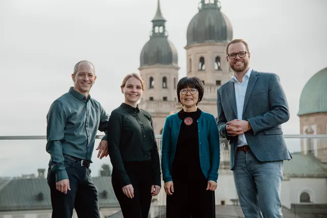 Die Gründungsmitglieder: Obfrau Emi Sugihara (2.v.r.), Barbara Peer,̀ Georg Pranger (r.) und Kaspar Singer | Foto: Leah Wallner