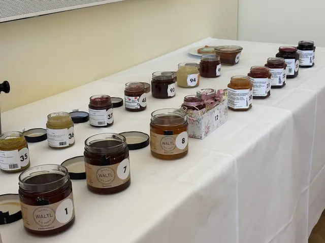 Kostbarkeiten im Glas: Penibel wurden alle Produkte für den HochGenuss auf den Kasematten verkostet. | Foto: MeinBezirk/W. Fischer