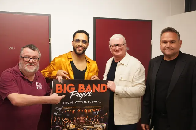 Harald Brawenec, Musiker Cesár Sampson, Vizebürgermeister Peter Spicker und Dirigent Otto M. Schwarz.