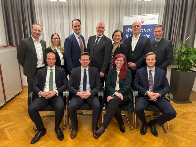 Stehend v. l. n. r.: Anton Hintermeier, Miriam Galler-Pflügl, Patrick Bittermann, Christoph Sauer, Christine Riess, Friedrich Nusterer, Franz Müller
Sitzend v. l. n. r.: Alexander Übelacker, Patrick Geyer, Daniela Rauscher, Maximilian Pfoser-Poschacher  | Foto: Bernd Dorner