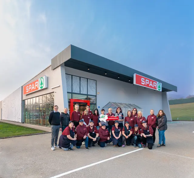 Das Team des neuen Spars in Innermanzing | Foto: SPAR/Johannes Brunnbauer