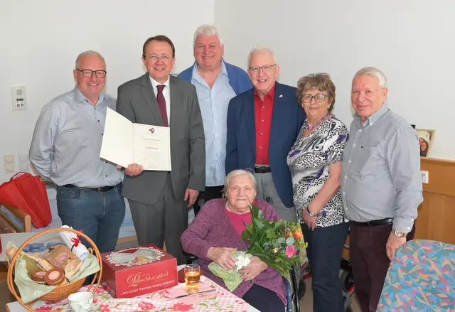 Der 103. Geburtstag von Josefa Halmschlager im Beisein ihrer Liebsten | Foto: ÖGB St.Pölten/Franz Redl
