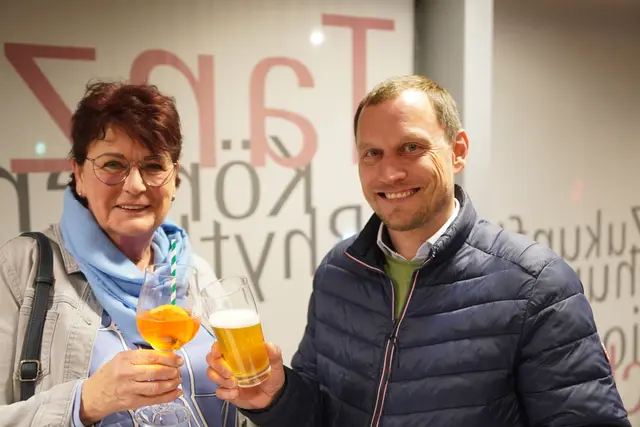 Helga Berger stieß mit Georg Scheibenreif an.