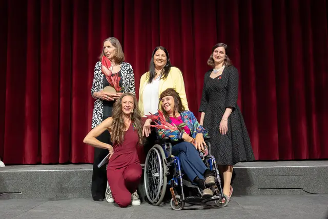 Die Heldinnen aus Rudolfsheim Christa Murtinger (l.) und Vera Rosner (vorne re.) mit Kathrin Gaál (Mi.) und Mel Merio (unten li.). | Foto: René Brunhölzl