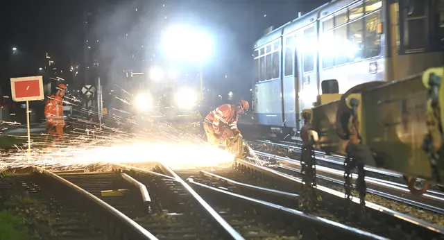 Um so wenige Fahrgäste wie möglich zu stören, werden die Modernisierungsarbeiten gerne in den Ferien oder in der Nacht ausgeführt.  | Foto: WLB/Zinner