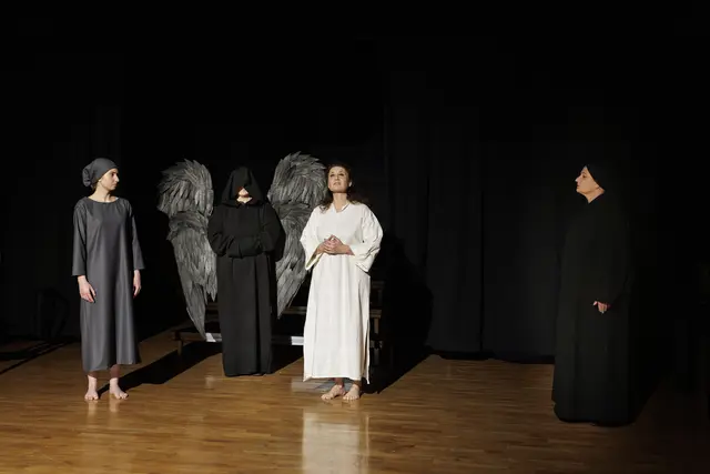 Mit „Jedermann“ bringt die Theatergruppe Zwettl ein zeitloses Mysterienspiel über Verantwortung, Vergänglichkeit und Sinnsuche auf die Bühne. | Foto: Günter Macho