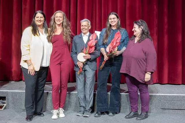 Als Heldin im 4. Bezirk geehrt wurden Viktoria Richter für ihre Leistungen im Verein Mut und Karin Erhart, die Leiterin des Tanzklubs nur für Frauen "Resis.Danse". Hier mit Kathrin Gaál (l.) und Mel lerio (2. v. l.). | Foto: René Brunhölzl