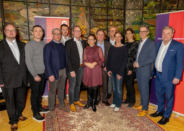 Werner Heider, Nisret Bujari, Robert Edelsbacher, Harald Schachl, Bezirkgsruppenobmann Sebastian Makoschitz-Weinreich, Abgeordnete zum Nationalrat Carmen Jeitler-Cincelli, WKNÖ Präsident WBNÖ Landesgruppenobmann Wolfgang Ecker, Joseph Miedl, Angela Fischer-Steinacher, Margot Hirt, Andreas Marquardt und Abgeordneter zum Nationalrat WBNÖ Direktor Harald Servus. | Foto: Christian Schörg