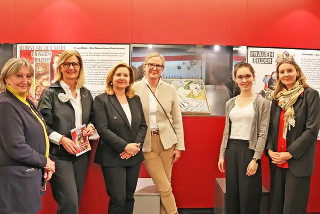 Mit einer Vernissage wurde im Kulturhaus Bruck/Mur die Ausstellung „Frauenbilder. Drei Generationen Künstlerinnen“ eröffnet. Die Ausstellung widmet sich der Familie Holzhausen/Martiny. | Foto: Stadt Bruck