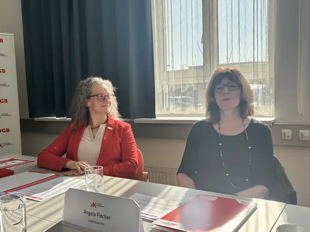 rechts: AKNÖ-Vizepräsidentin Angela Fischer, links: Doris Schartner (AKNÖ Krems) | Foto: sg