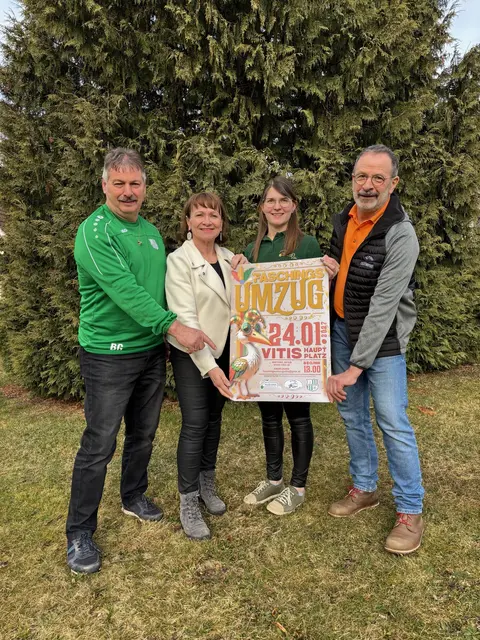 Bürgermeisterin Anette Töpfl präsentiert mit den Vereinsobleuten Günther Bauer, Anette Töpfl, Ines Kainz und Herbert Schmid das Plakat | Foto: Marktgemeinde Vitis