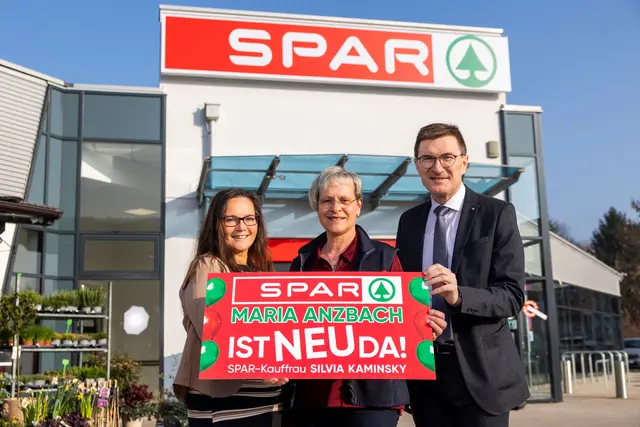 Bürgermeisterin von Maria Anzbach Karin Winter, Spar-Kauffrau Silvia Kaminsky und Spar-Geschäftsführer Alois Huber | Foto: SPAR/David Schreiber