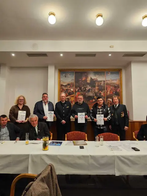 Neue Mitglieder: v.l.n.r. Irene Brosch Wolfinger, Martin Brosch, OBM. Ing. Gerald Maierhofer,  Edgar Meier, Alen Corkovic', Gf. OBM Matthias Steiner | Foto: ÖKB-Stockerau