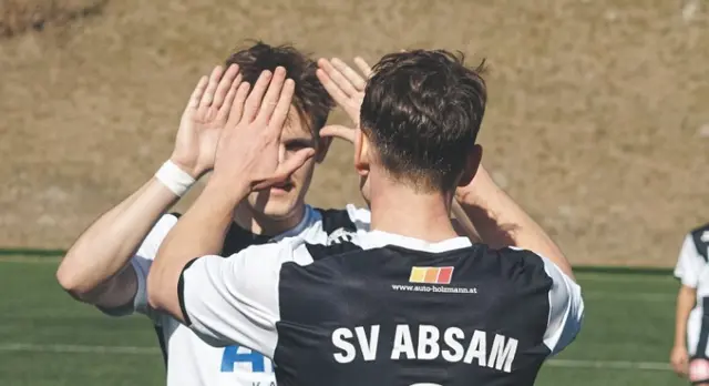 Der SV Absam jubelt nach dem Heimsieg im TFV Kerschdorfer Tirol gegen den SC Kundl über den Einzug in die nächste Runde. | Foto: SV Absam