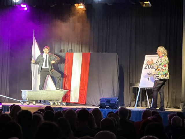 Die Darsteller brachten das Publikum immer wieder zum Lachen. | Foto: Jana Zuser