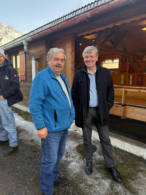 Der Vereinsobmann Georg Brunner und der Bürgermeister Hans Schweigkofler, freuen sich gemeinsam über die gelungene Veranstaltung | Foto: Barbara Hofer