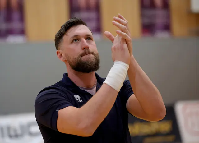 Nach dieser Starken Leistung der Erzbergmadln gab's auch von Headcoach Michael Murauer Applaus. | Foto: GEPA pictures