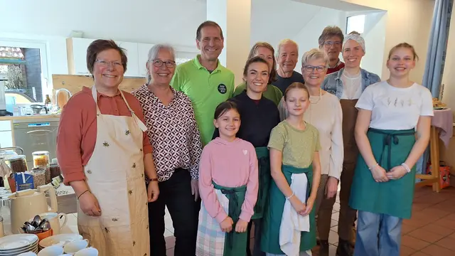 Initiatirin Angela Lindner (li.i.B.) mit ihrem Team.