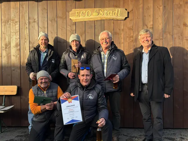Rang 6 EC Rummlerhof, Fritz Schlögl, Michael Aberger, Stefan Wörgötter, Bürgermeister Hans Schweigkofler und kniend, Thomas Schmiedberger | Foto: Barbara Hofer