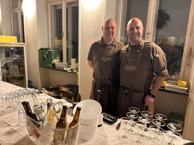 Philipp Szemes und sein Team versorgten unterdessen die zahlreichen Besucherinnen und Besucher.  | Foto: Lisa Stöckl