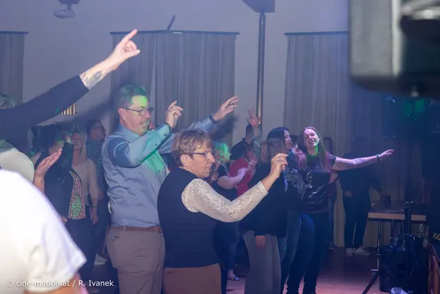 OBI Karl Hentschl a.D. mit Gattin Judith mit drunter. | Foto: cine-motion.at / R. Ivanek