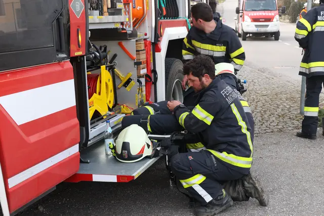 Die Feuerwehr Michaelnbach war am 8. März 2026 bei einem Brand in einem landwirtschaftlichen Gebäude im Einsatz.  | Foto: laumat/Matthias Lauber